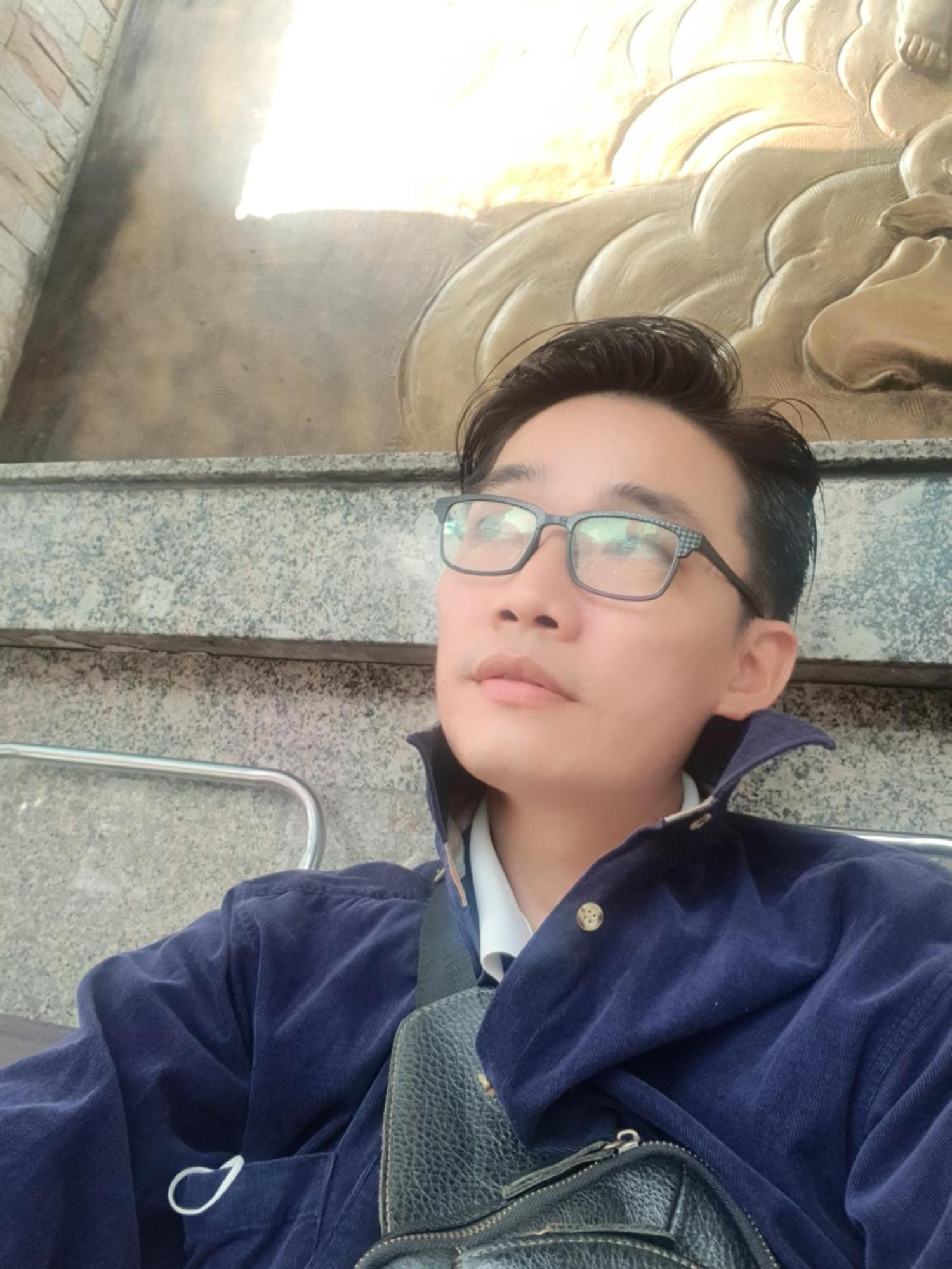 Căn hộ Ho Landmark 2 Khu Vinhomes Park Sat Quan 1 *